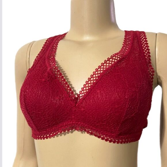 Victoria’s Secret lined lightly padded crochet lace bralette bra Ruby red Medium - Picture 1 of 3